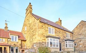 Host & Stay- Graham House